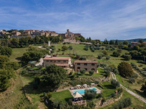 Villa nestled in the large green of the surrounding Umbria, Preggio